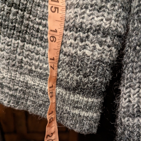 OLD NAVY heathered gray slouchy v-neck cardigan sweater - Picture 4 of 9